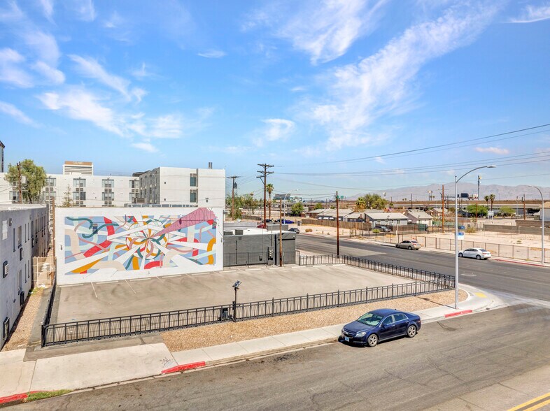818 Stewart Ave, Las Vegas, NV à louer - Photo du bâtiment - Image 3 de 17