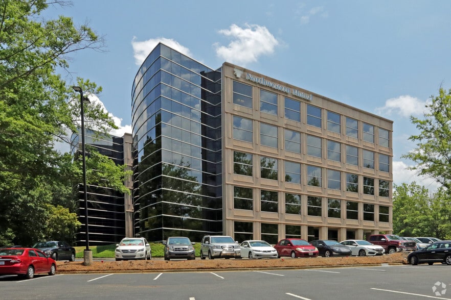 4020 Westchase Blvd, Raleigh, NC à louer - Photo du bâtiment - Image 3 de 11