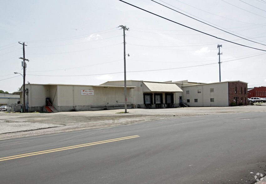 432 N Royal St, Jackson, TN à louer - Photo du bâtiment - Image 1 de 77