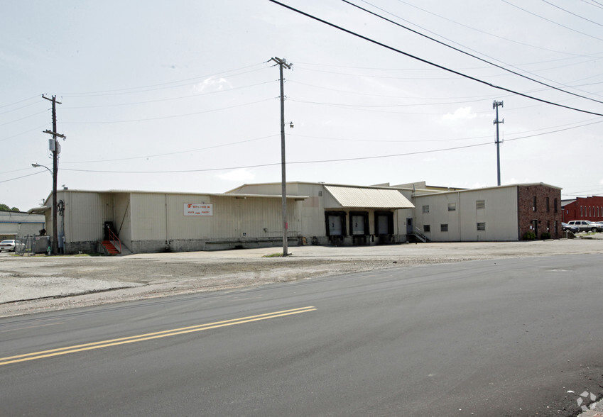 432 N Royal St, Jackson, TN for lease - Primary Photo - Image 1 of 2