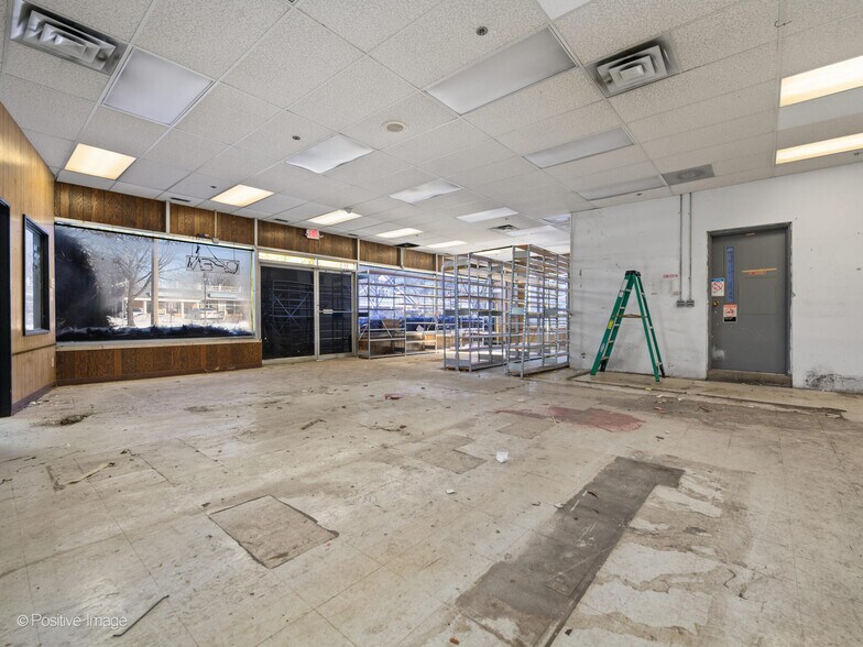 211 S Milwaukee Ave, Libertyville, IL à louer - Photo intérieure - Image 3 de 14