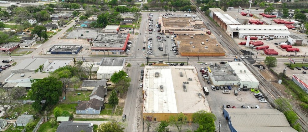 5803-5811 Lyons Ave, Houston, TX à louer - Photo du bâtiment - Image 3 de 5