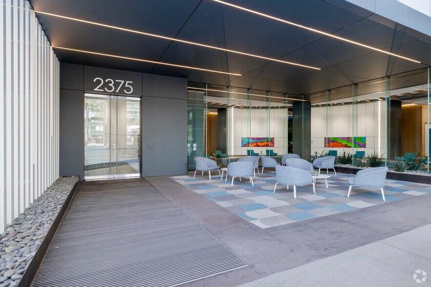 2375 E Camelback Rd, Phoenix, AZ for lease - Building Photo - Image 3 of 12