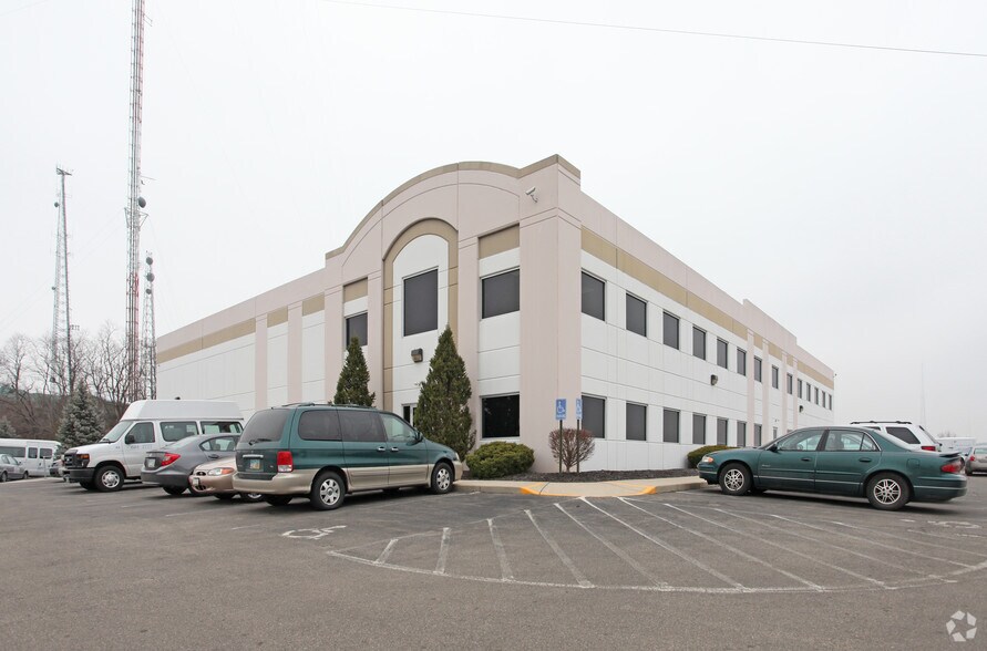 2091 Radcliff Dr, Cincinnati, OH à louer - Photo du bâtiment - Image 1 de 4