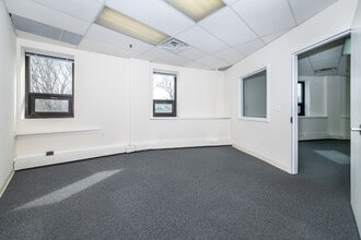 2 Madison Ave, Larchmont, NY for lease Interior Photo- Image 2 of 10