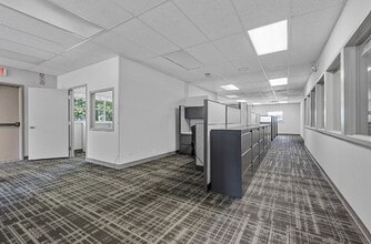 1 Quail Creek Cir, North Liberty, IA for lease Interior Photo- Image 1 of 3