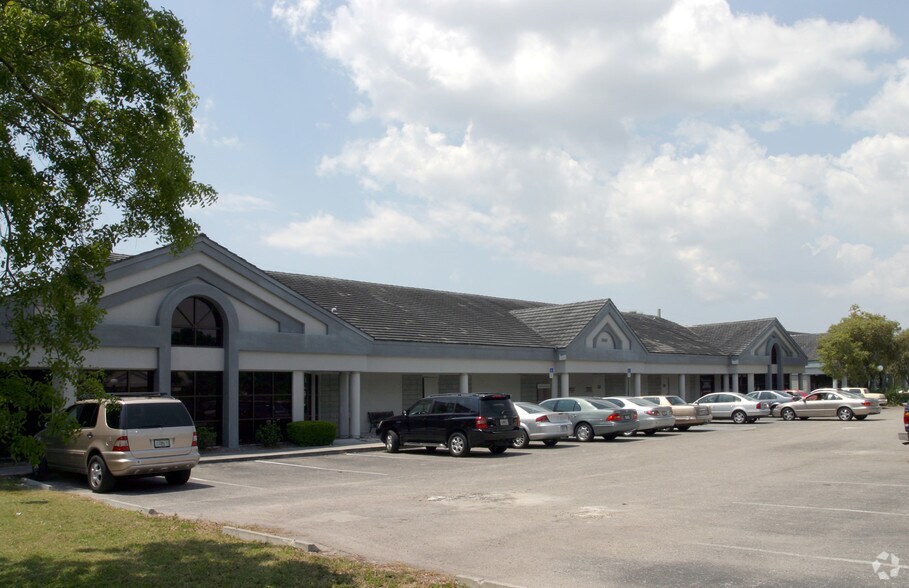 6140 Winkler Rd, Fort Myers, FL à vendre - Photo du bâtiment - Image 3 de 4