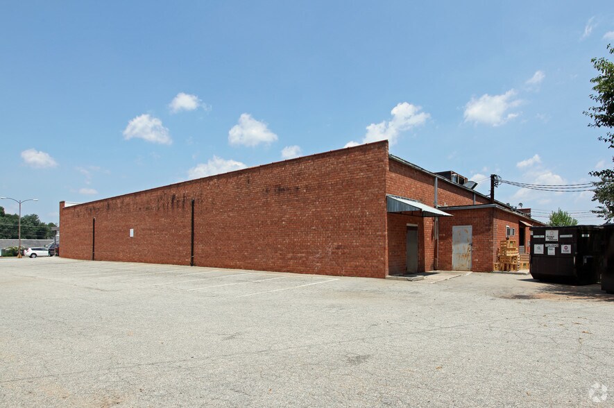 4701 W Gate City Blvd, Greensboro, NC à vendre - Photo du bâtiment - Image 3 de 4