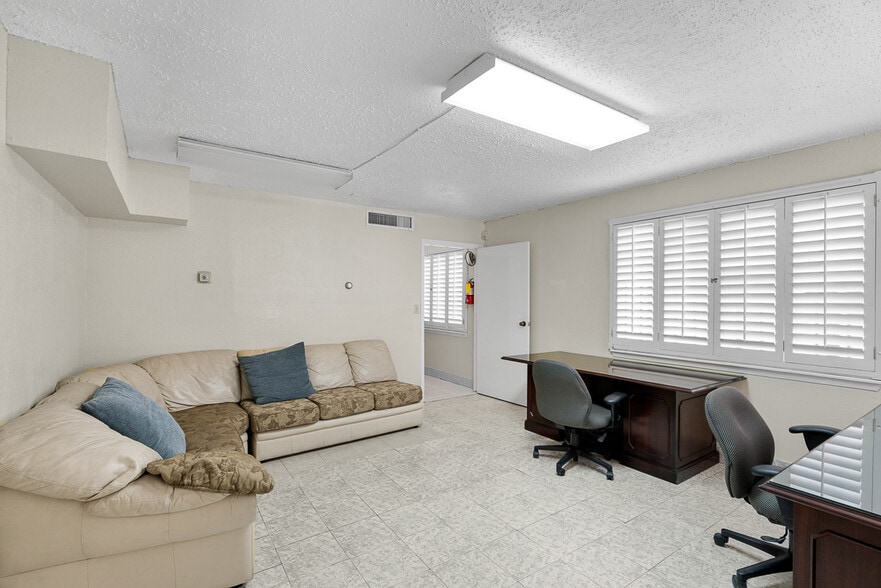 3909 Durazno Ave, El Paso, TX for sale - Interior Photo - Image 3 of 11