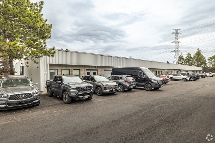 2285 St Laurent Blvd, Ottawa, ON à vendre - Photo du bâtiment - Image 2 de 2