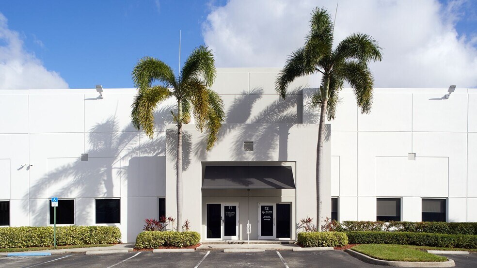 7050 W State Road 84, Davie, FL à louer - Photo du bâtiment - Image 3 de 13