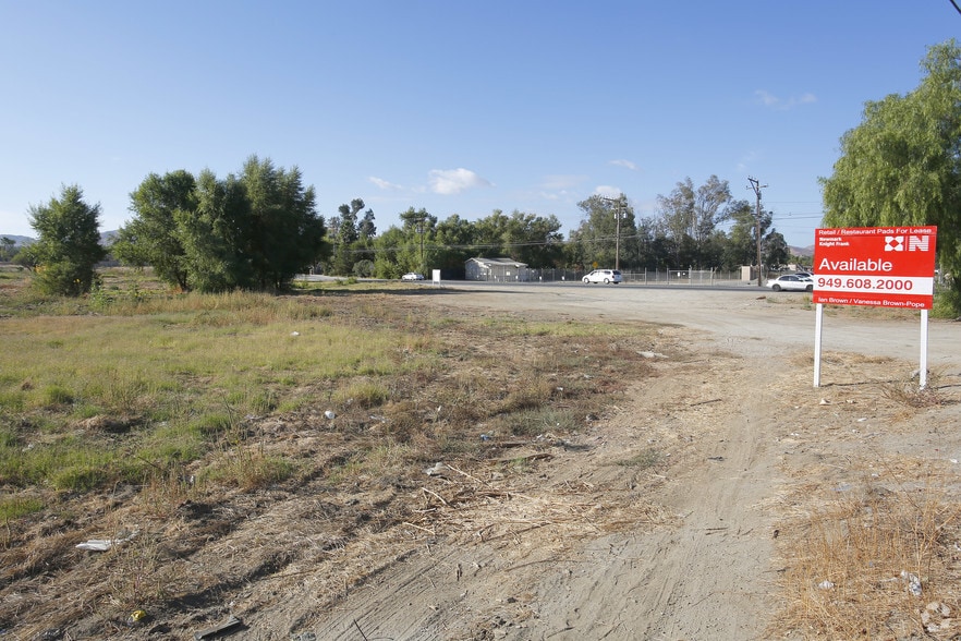 21598 Cajalco Rd, Perris, CA à vendre - Autre - Image 2 de 5