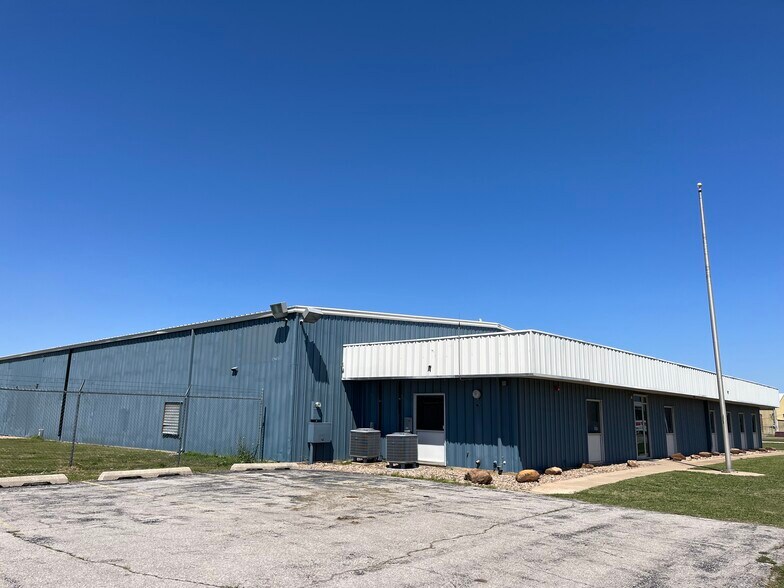 7915 SW 34th St, Oklahoma City, OK à louer - Photo du bâtiment - Image 3 de 12