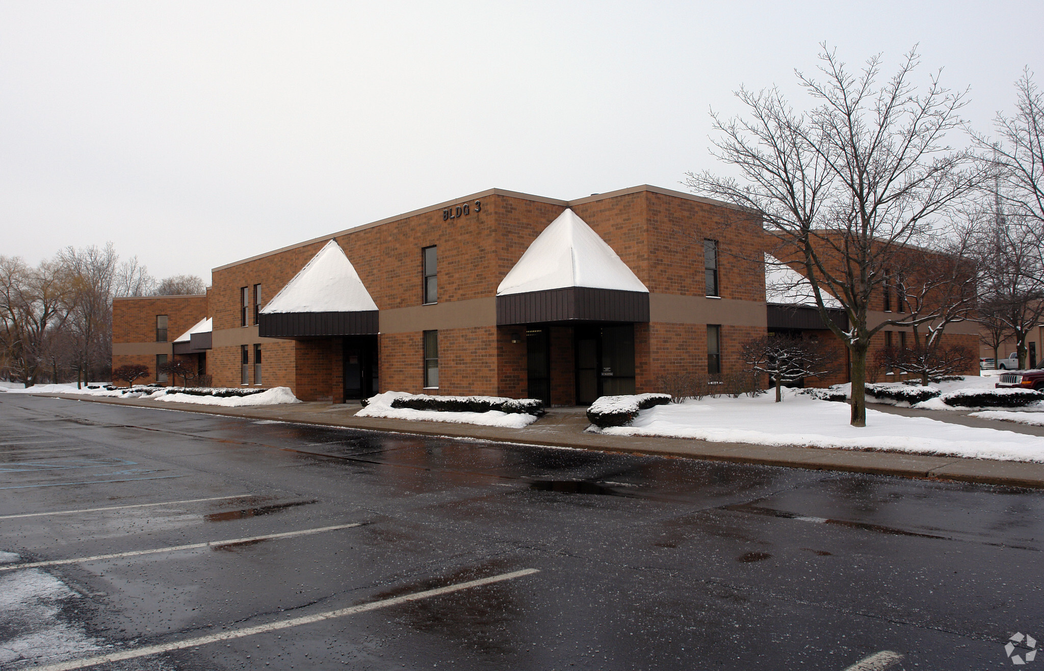 37550-37570 Hills Tech Dr, Farmington Hills, MI for lease Building Photo- Image 1 of 9