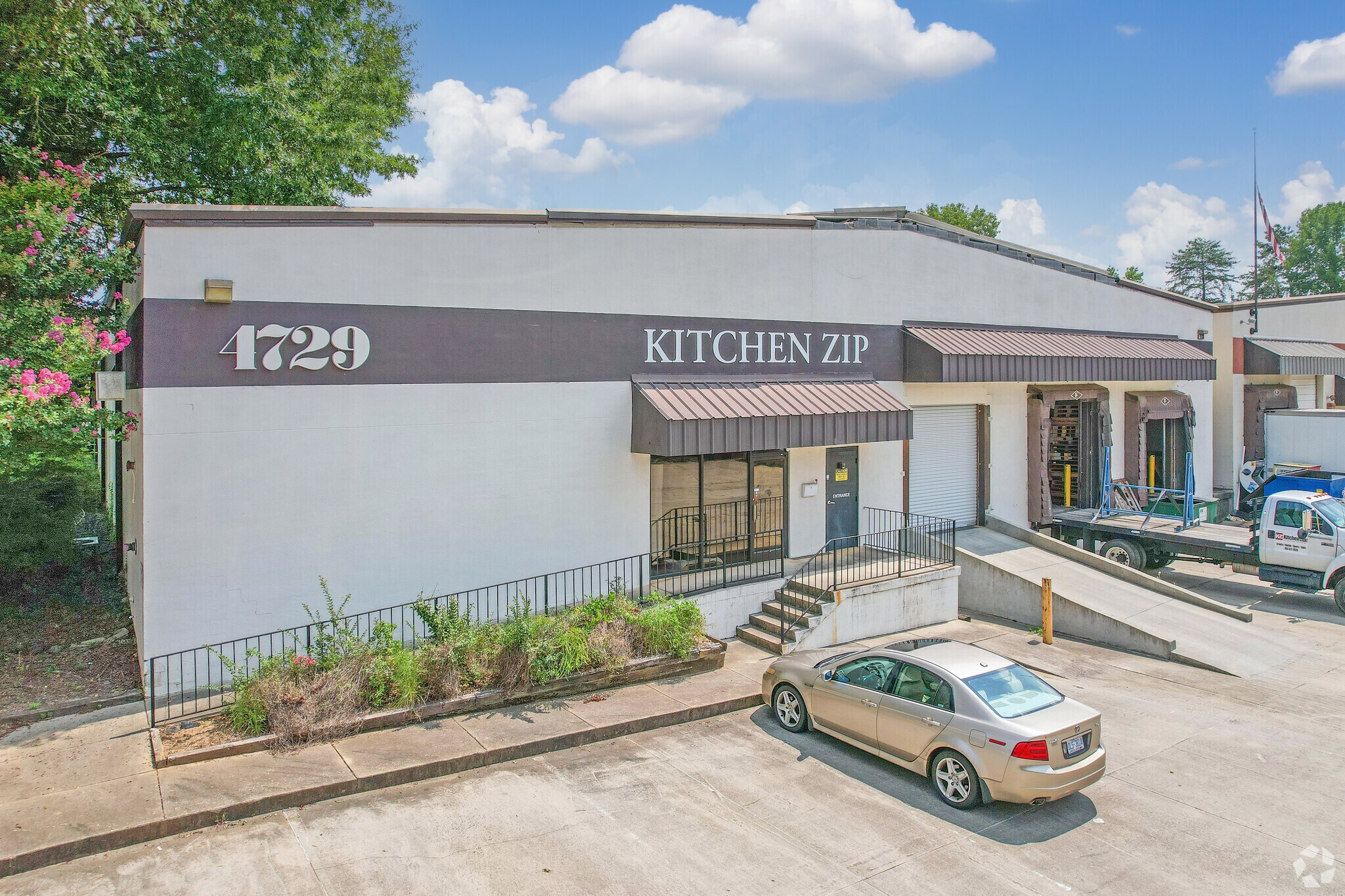 4729 Dwight Evans Rd, Charlotte, NC for sale Primary Photo- Image 1 of 7
