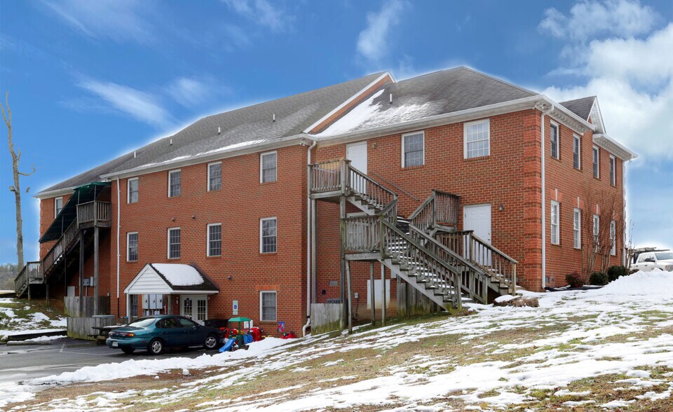 2560 Anderson Hwy, Powhatan, VA à louer - Photo du bâtiment - Image 2 de 9