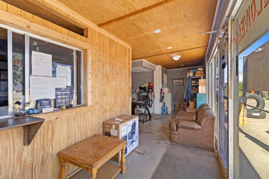 611 TX-75, Willis, TX for lease - Building Photo - Image 2 of 13