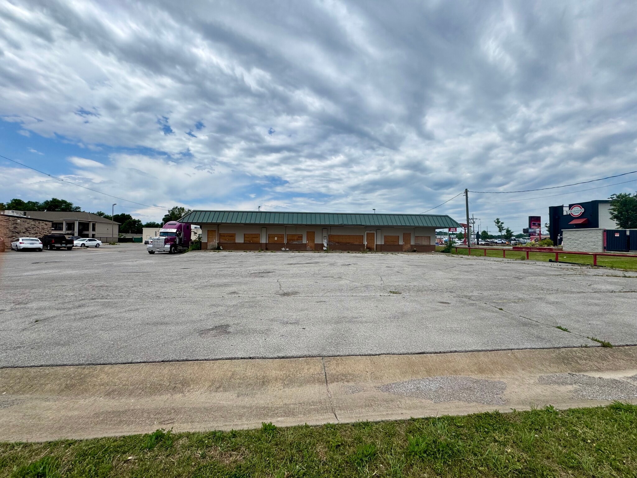 16-22 S 193rd Ave, Catoosa, OK for sale Building Photo- Image 1 of 4