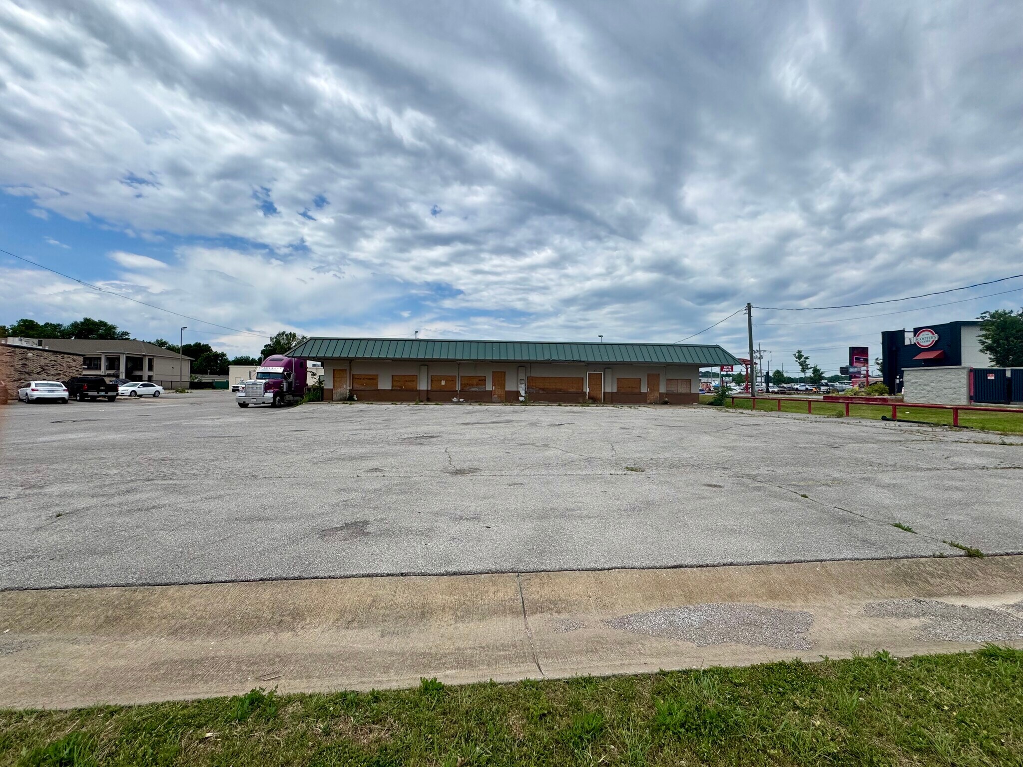 16-22 S 193rd Ave, Catoosa, OK à vendre Photo du bâtiment- Image 1 de 4