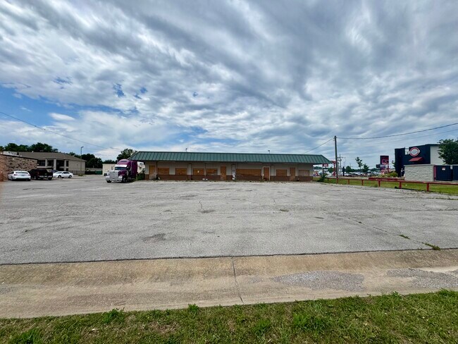 Plus de détails pour 16-22 S 193rd Ave, Catoosa, OK - Commerce de détail à vendre