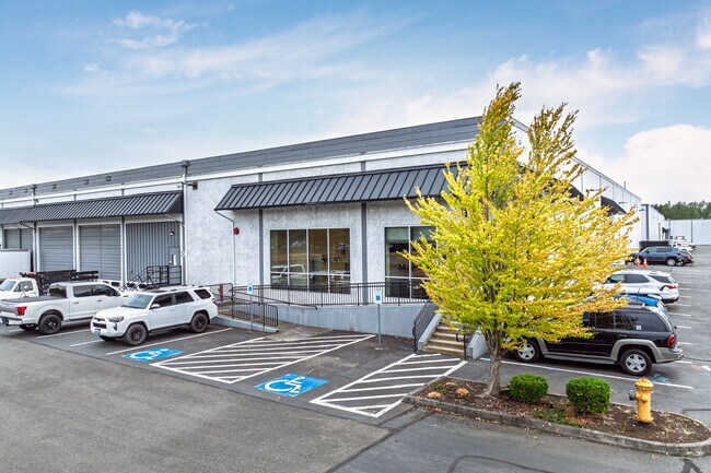 Plus de détails pour 8320 S 208th St, Kent, WA - Local d'activités à louer