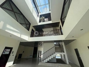 Industrial in Les Essarts-le-Roi for sale Interior Photo- Image 1 of 5