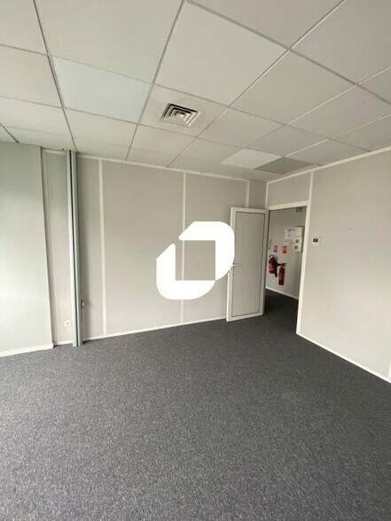 Office in Grenoble for sale - Interior Photo - Image 2 of 7