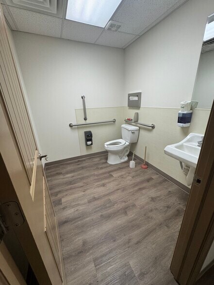 5628 W Clearwater Ave, Kennewick, WA à louer - Photo du bâtiment - Image 3 de 12