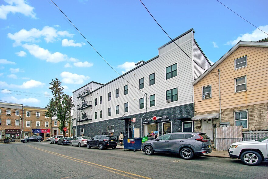 136 Elm St, Newark, NJ à vendre - Photo du bâtiment - Image 3 de 6