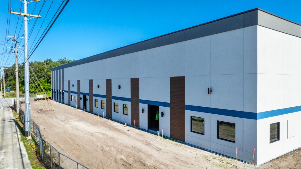 1530 Kendrick Ln, Lakeland, FL à vendre - Photo du bâtiment - Image 2 de 6