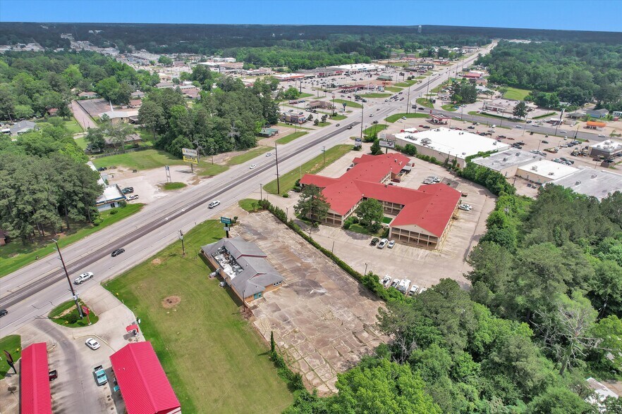 235 E Gibson St, Jasper, TX à louer - Photo du bâtiment - Image 2 de 35