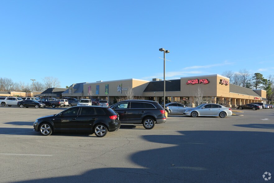 6528 E 101st St, Tulsa, OK à louer - Photo du bâtiment - Image 2 de 6