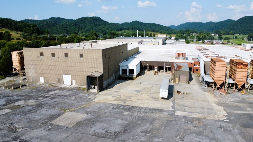 364 Exide Dr, Bristol, TN for lease - Building Photo - Image 2 of 4