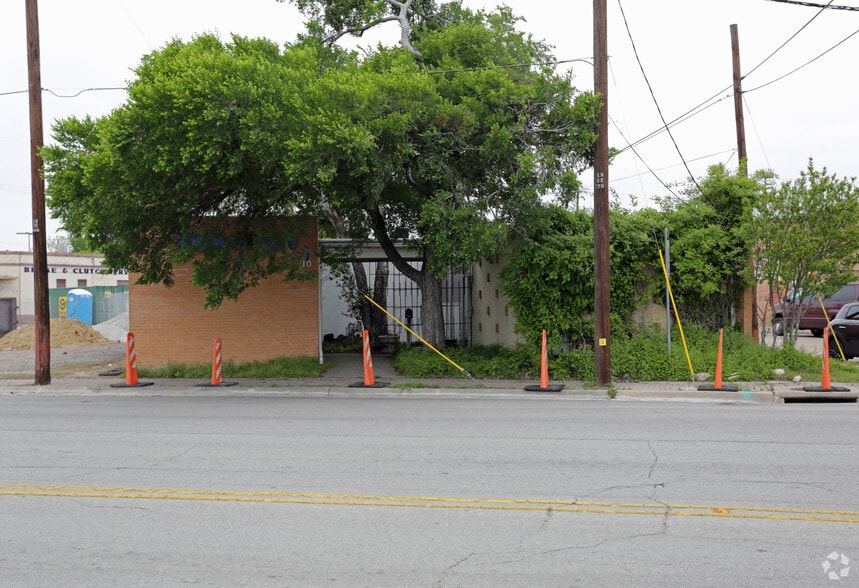 110 Exposition Ave, Dallas, TX for lease - Building Photo - Image 2 of 17