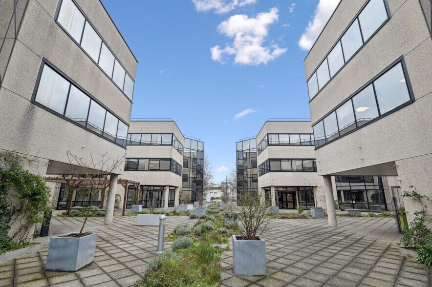 Flex dans Nanterre à louer - Photo du bâtiment - Image 2 de 2