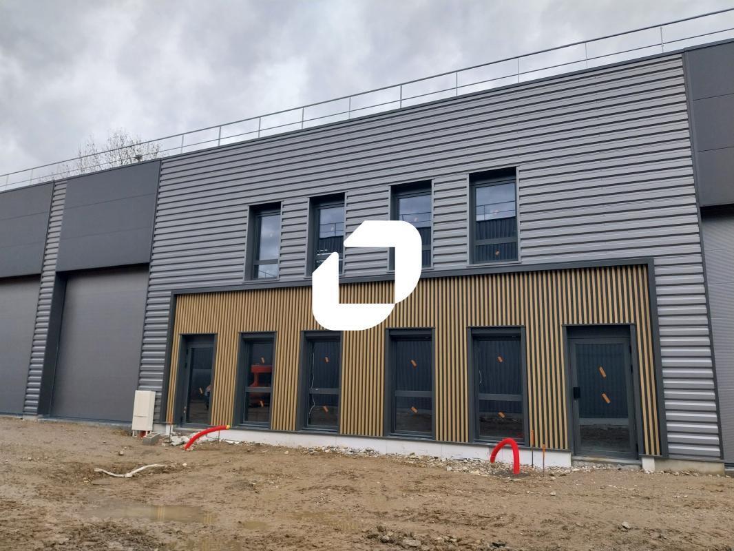 Flex in Vénissieux for lease Building Photo- Image 1 of 13