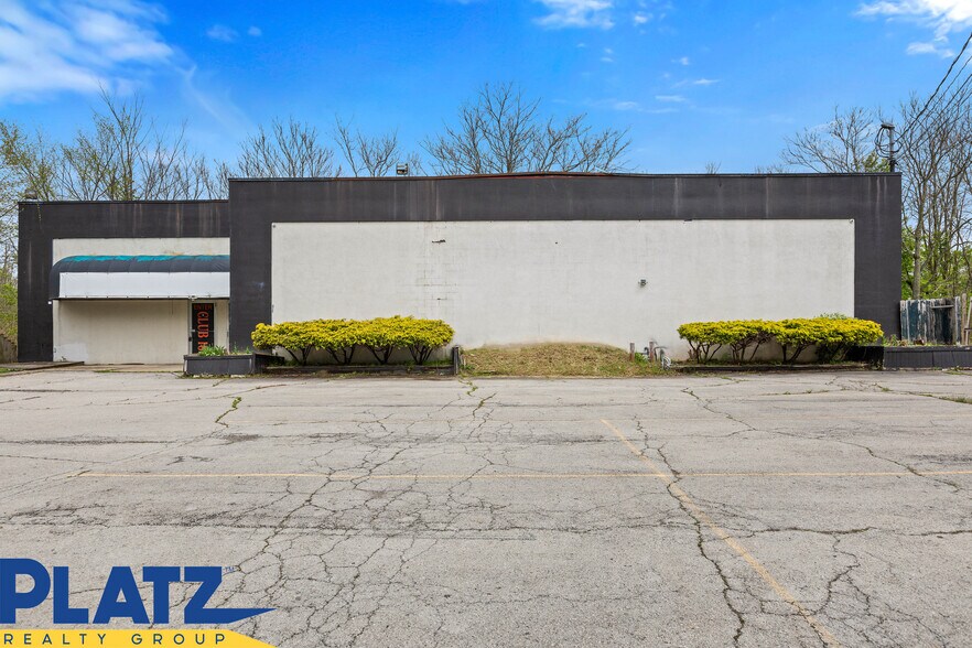 169 S Four Mile Run Rd, Austintown, OH à vendre - Photo du bâtiment - Image 2 de 12