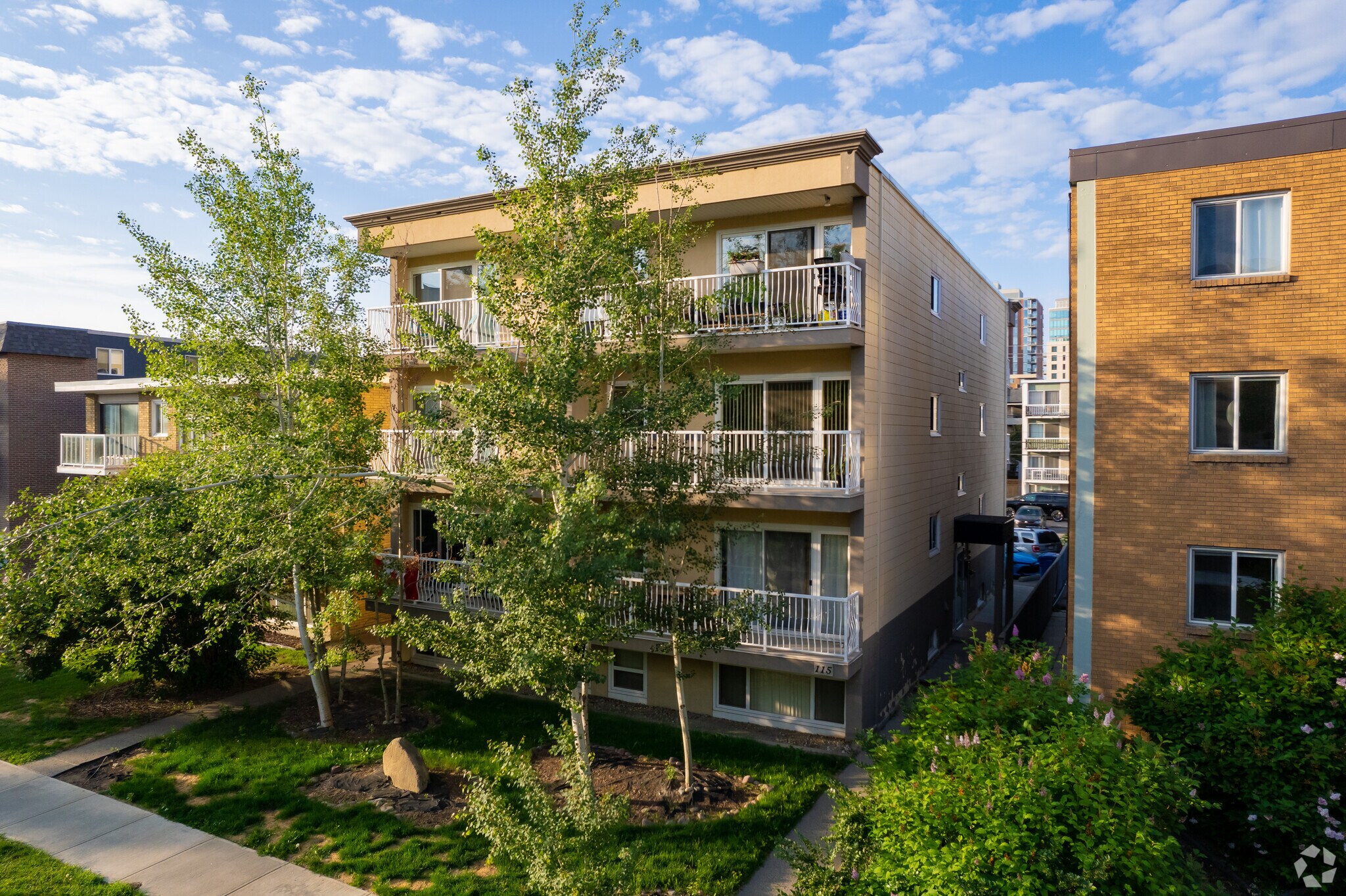 115 23rd Ave SW, Calgary, AB à vendre Photo principale- Image 1 de 1