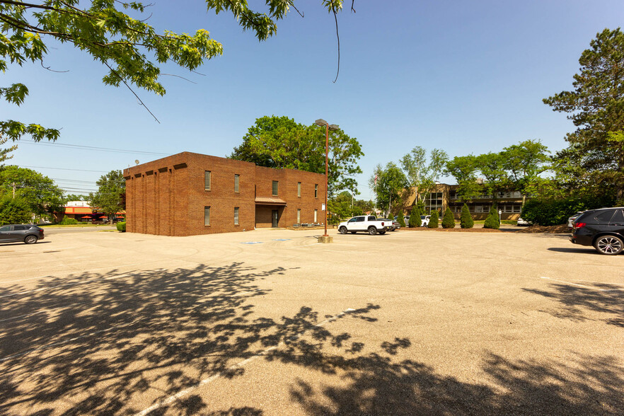 3040 W Market St, Fairlawn, OH for lease - Building Photo - Image 3 of 19