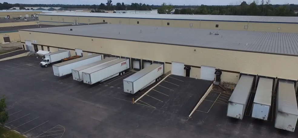 4851-4859 Jennings Ln, Louisville, KY for lease - Building Photo - Image 3 of 4