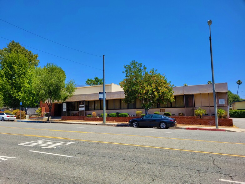 2052 N Lake Ave, Altadena, CA for sale - Building Photo - Image 1 of 1