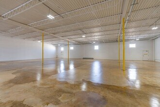 2903-2919 Ladybird Ln, Dallas, TX for lease Interior Photo- Image 2 of 6