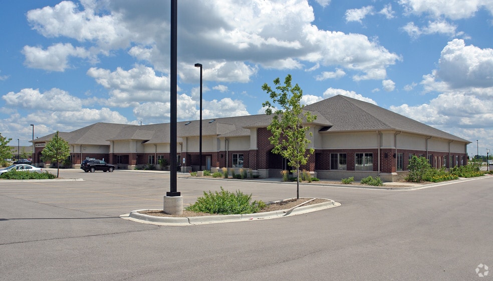 1452 Merchant Dr, Algonquin, IL for sale - Building Photo - Image 3 of 68