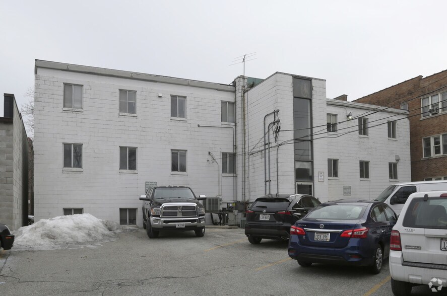 4465 N Oakland Ave, Milwaukee, WI à louer - Photo du bâtiment - Image 3 de 4