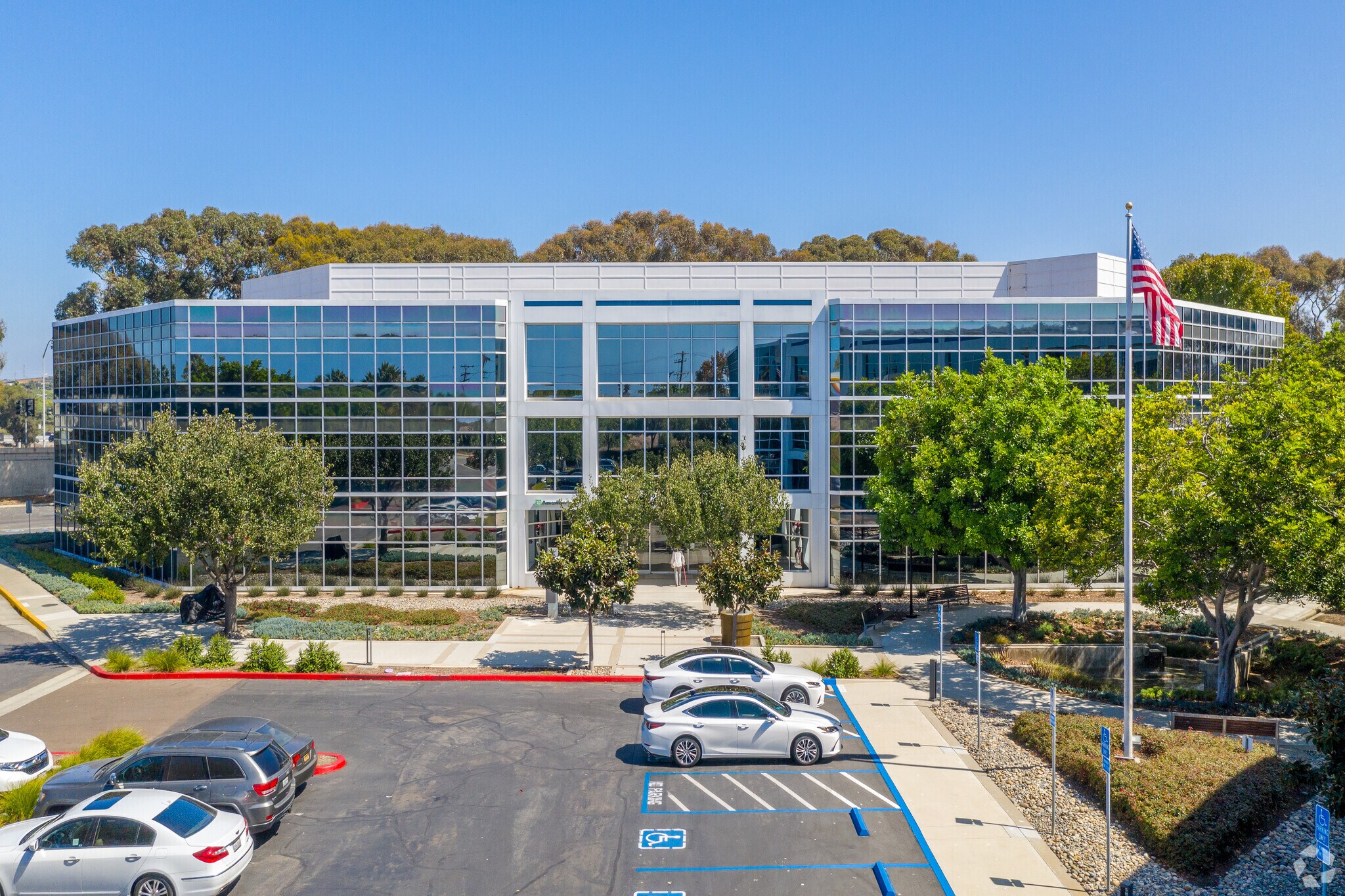 701 palomar airport Rd, Carlsbad, CA à louer Photo du bâtiment- Image 1 de 14