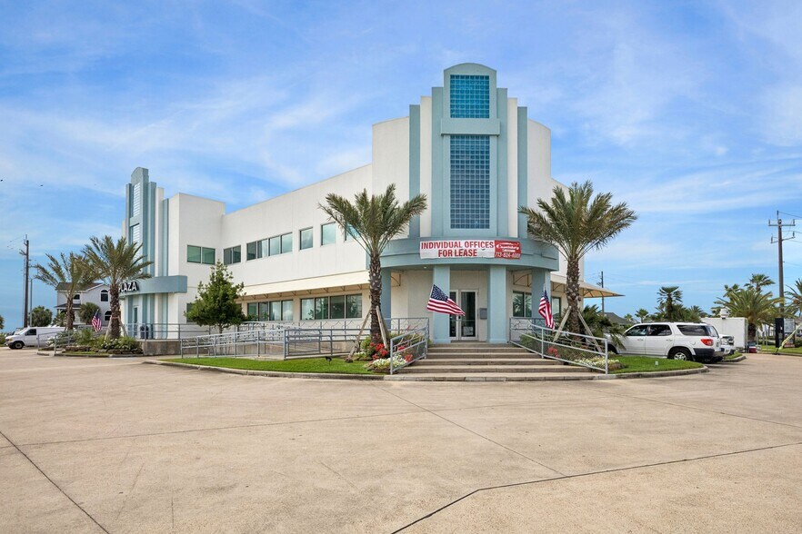 101 Tiki Dr, Tiki Island, TX à vendre - Photo du bâtiment - Image 3 de 14