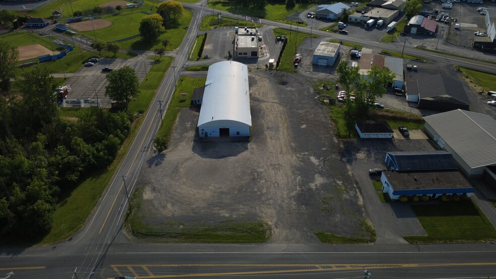 6115 Gillette Rd, Cicero, NY à louer - Photo du bâtiment - Image 2 de 11