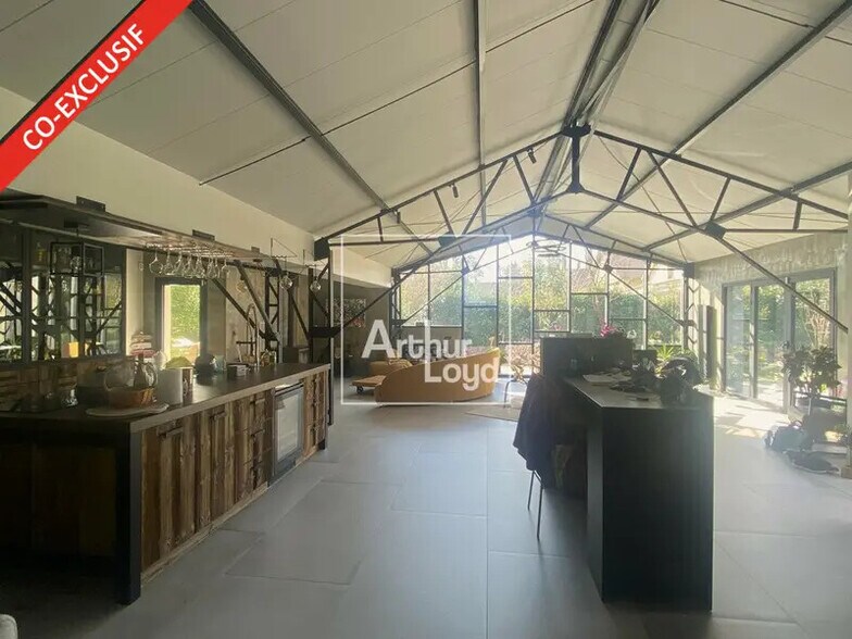 Office in La Rochette for sale - Interior Photo - Image 1 of 11