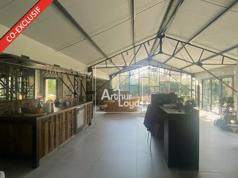 Office in La Rochette for sale Interior Photo- Image 1 of 12