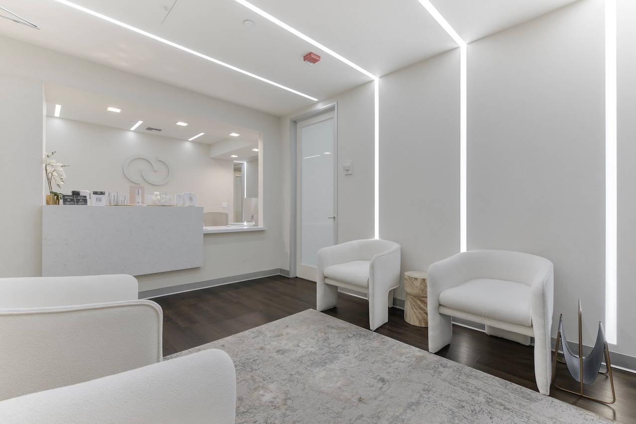 462 N Linden Dr, Beverly Hills, CA for lease Interior Photo- Image 1 of 12